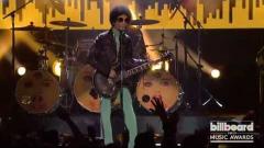 Prince, Icon honoree, performs LIVE at the Billboard Music Awards 2013