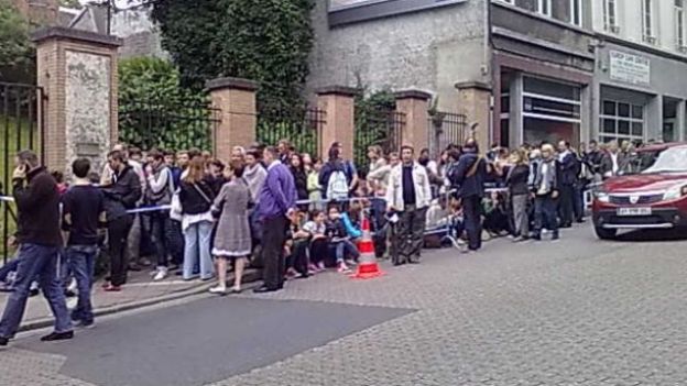 Jeudi dernier, des étudiants français avaient déjà passé la nuit devant l'école Marie Haps, à Bruxelles.
