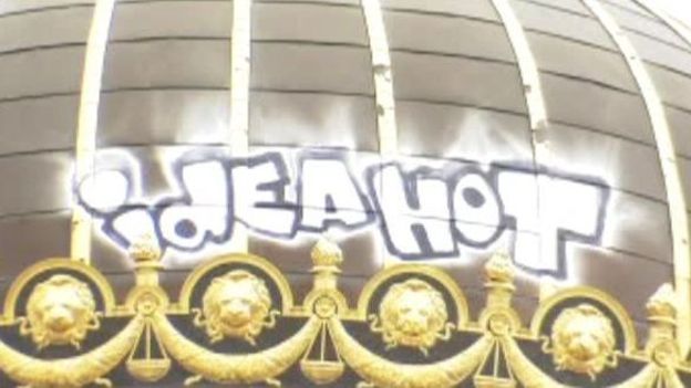 Le tag apparu ce mercredi sur la coupole du palais de justice