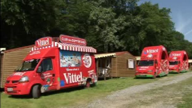 Au domaine de l'Hirondelle, à Oteppe, la caravane publicitaire du Tour de France se prépare.