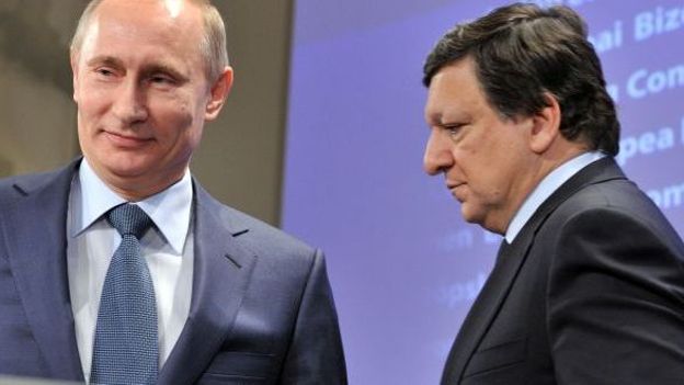 Vladimir Poutine veut contrôler les ONG qui ont "une activité politique"
