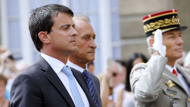 Le ministre Manuel Valls stigmatise la "délinquance roumaine" en France