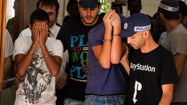 Deux suspects des violences de jeudi à Jérusalem sont conduits au Palais de justice