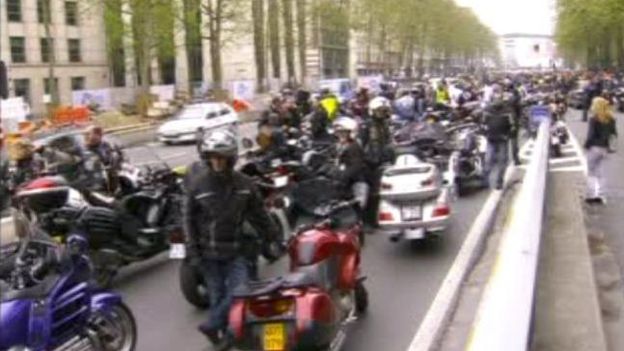 Des motards en colère manifestent à Bruxelles