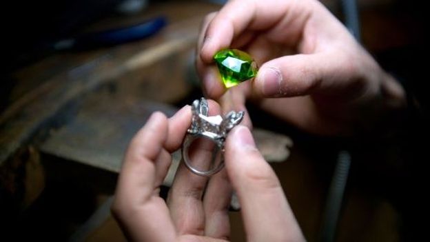 Emeraude à sertir dans une bague