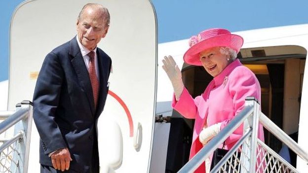 Elizabeth II quitte l'Australie avec le prince Philip