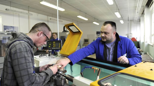 Dans les services comme dans l'industrie, les jobs d'étudiants se font rares.