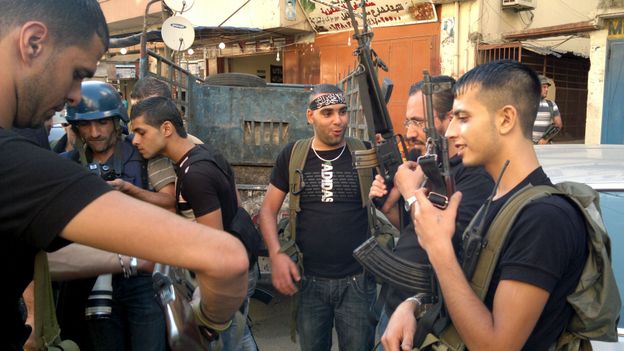 Des miliciens sunnites dans le quartier de Bab El-Tabbaneh, à Tripoli
