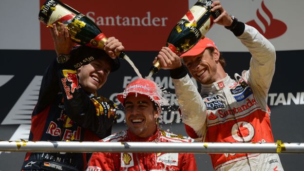 Fernando Alonso au centre Fernando Alonso au centre