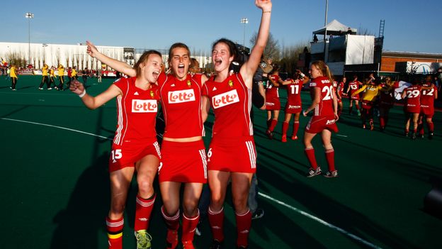 Les Panthers derrière Pascal Kina