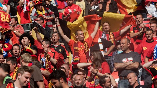 Des supporteurs belges, frustrés par l'absence des Diables Rouges, se sont vendus pour la bonne cause. Ils supporteront les Pays-Bas pour 3000€