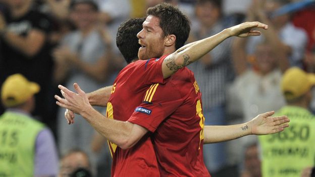 Xabi Alonso félicité par ses partenaires