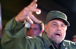 Juan Luis Galiardo interprétant Fidel Castro dans le film "I love Miami"