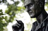 Statue de Jean-Jacques Rousseau sur l'île du même nom à Genève.