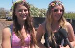 Vidéo: ces festivaliers encensent des groupes qui n'existent pas
