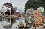 Les côtes d'Alaska couvertes de débris du tsunami