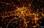 123 Photo spectaculaire de Liège "by night" depuis la station ISS