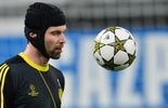 Petr Cech se casse le petit doigt