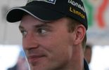 123 Latvala part en tonneaux, Neuville à l'arrêt