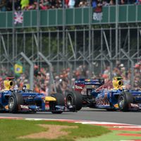 Vettel et Webber contre Alonso et les Mercedes