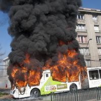 3 bus des services publics incendiés à Santiago