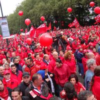 "Marée rouge" à Bruxelles pour défendre la justice sociale