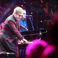 Le chanteur Elton John a été hospitalisé pour insuffisance respiratoire