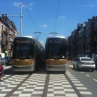 Selon des témoins, la victime a traversé le passage pour piétons alors que le feu était vert pour ces derniers et rouge pour le tram