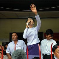 Birmanie: Aung San Suu Kyi, élue députée, forte participation