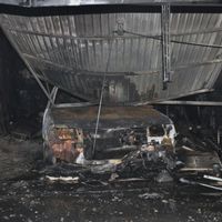 La voiture incendiée à Charleroi