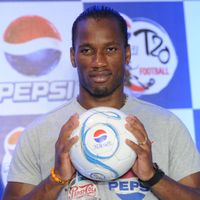 Un contrat en or attendrait Drogba