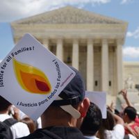 Pancartes immigration devant la Cour suprême