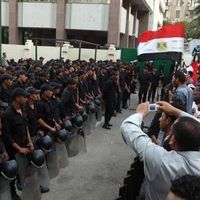 Le report des résultats de l'élection présidentielle fait craindre aux Egyptiens une reprise en mains par l'armée