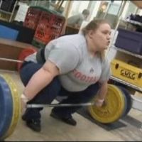 Holley Mangold, 136 kg, abandonne le football pour l'haltérophilie et va aux J.O.
