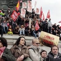 Paris: le candidat Jean-Luc Mélenchon déclenche une vague rouge