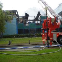 Le centre sportif de Jette complètement détruit par les flammes